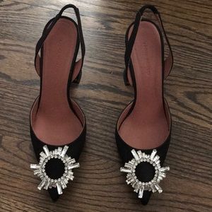 Amina muaddi begum sling